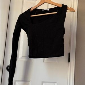 Zara Black Asymmetric One-Shoulder Long Sleeve Crop Top